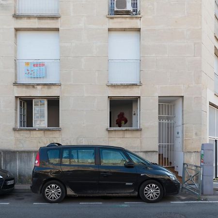 Appartement De Charme - Vue Sur Remparts - Wifi Gratuit - Parking Payant A Proximite Avignon Exterior photo