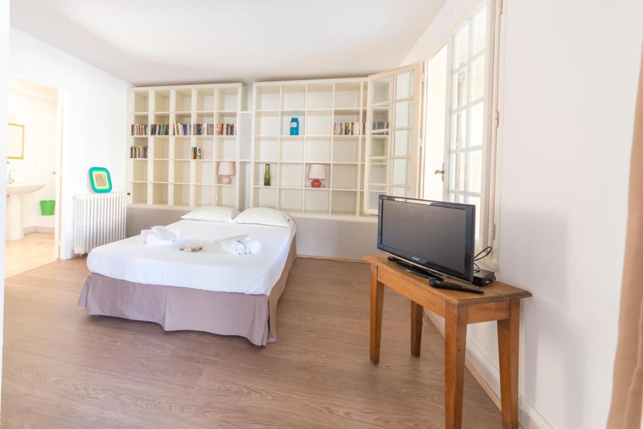 Appartement De Charme - Vue Sur Remparts - Wifi Gratuit - Parking Payant A Proximite Avignon Exterior photo