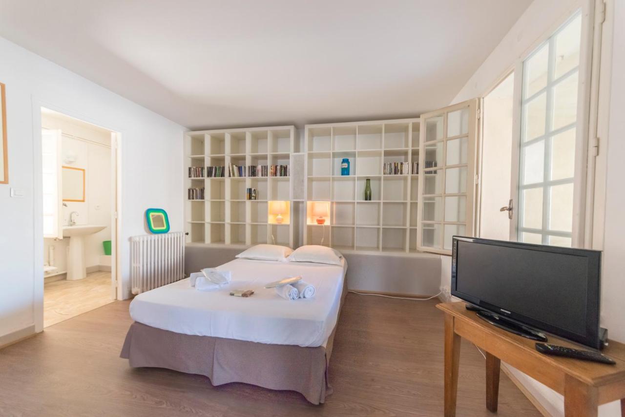 Appartement De Charme - Vue Sur Remparts - Wifi Gratuit - Parking Payant A Proximite Avignon Exterior photo